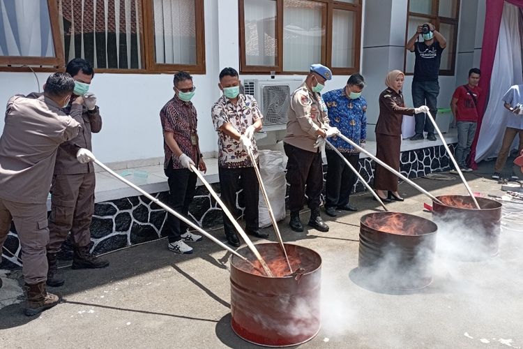 Pemusnahan Sabu Ganja dan Obat Terlarang Periode April - September 2024 Kabupaten Sukabumi 