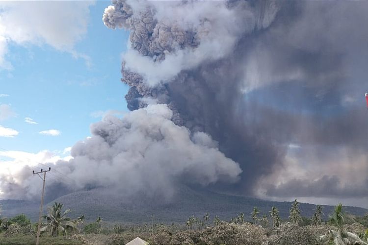 Setelah Telan Korban Jiwa Gunung Lewotobi Laki-laki Mengamuk 10 Kali Erupsi