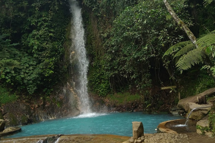 Menilik Keindahan Curug Koleangkak, Air Terjun Berwarna Biru di Subang