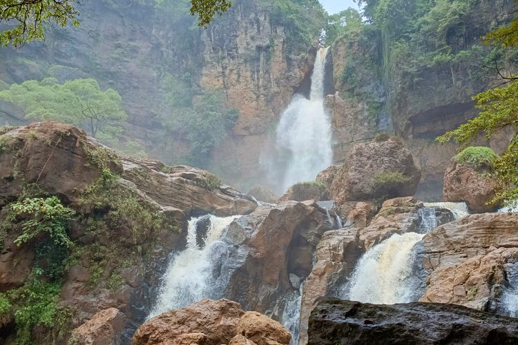 Curug Cimarinjung, Wisata Andalan Ciletuh dengan Kisah Legenda Mistis Gamelan Goong