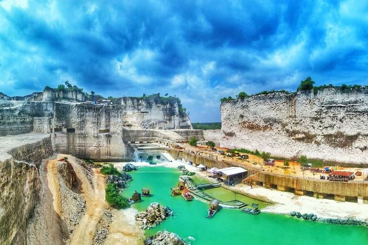 Menimati Wisata Hits Panorama Eksotisme Bekas Tambang Bukit Kapur Jaddih