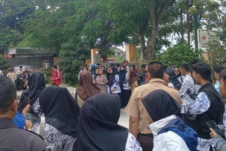 Viral! Pernyataan Camat Sukalarang Dinilai Melecehkan Guru yang Jadi Penyelenggara Pemilu