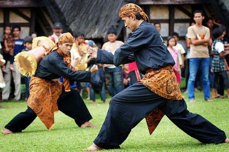 Memahami Makna Tiga Pilar Budaya Cianjur: Ngaos, Mamaos, dan Maenpo