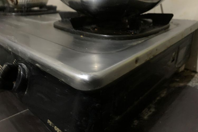 5 Cara Cepat dan Mudah Membersihkan Kerak Membandel di Kompor