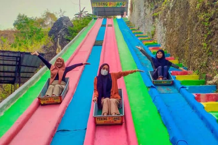 Tebing Pelangi, Surga Kecil Bagi Pecinta Alam di Tuban