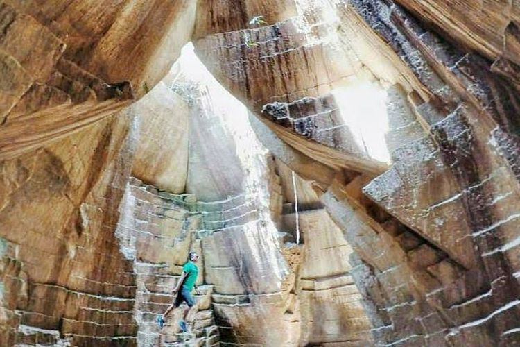 Gua Suci Palang, Jejak Sejarah Majapahit yang Memukau dengan Cahaya Surga