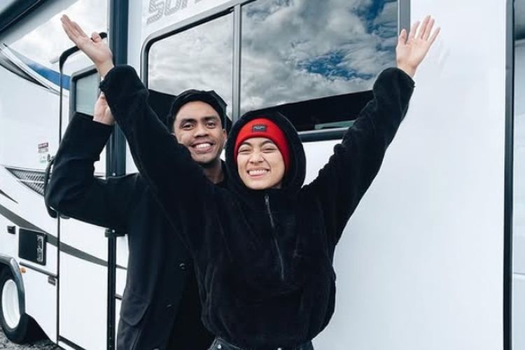 Romantis Abis! Ini 3 Pasangan Seleb yang Bikin Baper