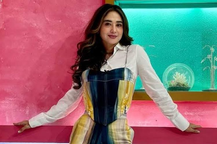 Dibalik Senyum Mentereng, 3 Artis Cantik Ini Ternyata Pernah 3 Kali Menikah