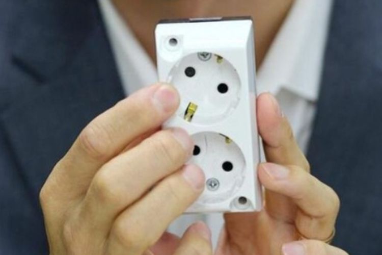 5 Trik Cerdas Mendeteksi Kamera Tersembunyi di Kamar Hotel