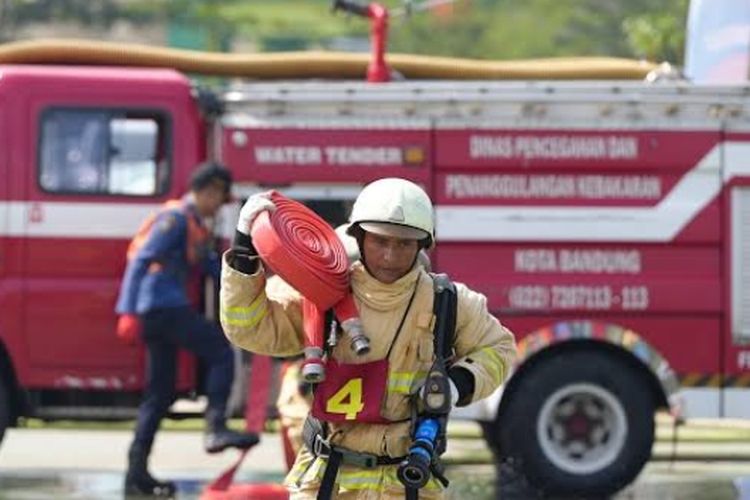 Viral! Ibu-ibu Panik, Telepon Damkar Minta Tangkap Setan di Rumah