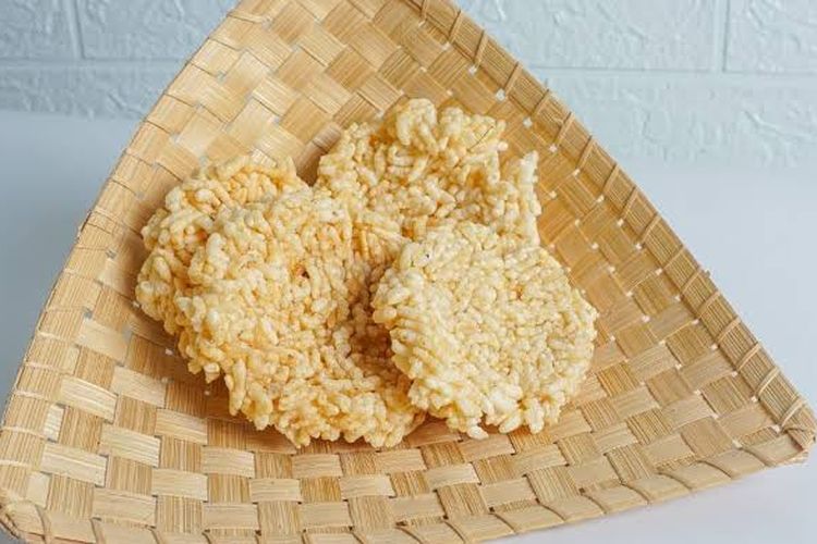 Asal-usul Unik Cemilan Rengginang dan Resep Membuatnya