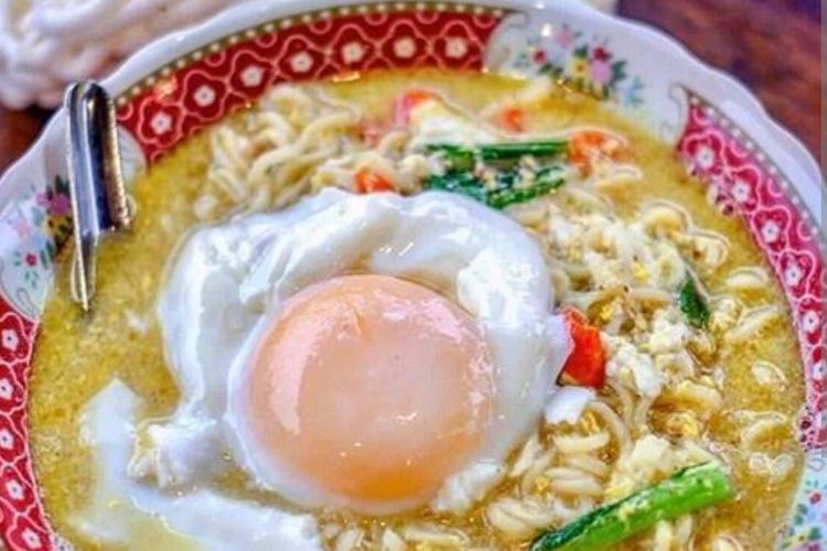 Waspada! Jangan Santap Mie Instan dengan 3 Makanan Ini