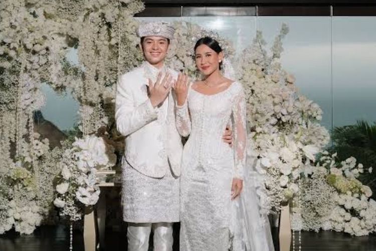 Kenakan Busana Minang di Hari Pernikahan, Angga Yunanda dan Shenina yang Tampak Elegan
