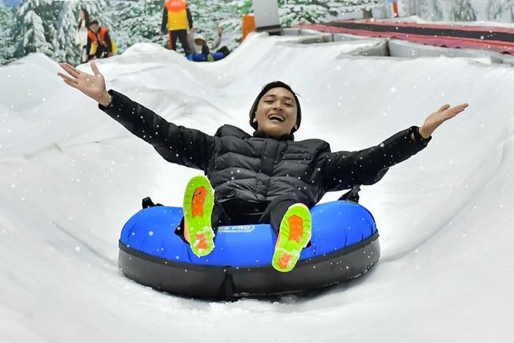 Trans Snow World Bekasi, Sensasi Musim Salju di Tengah Kota Metropolitan