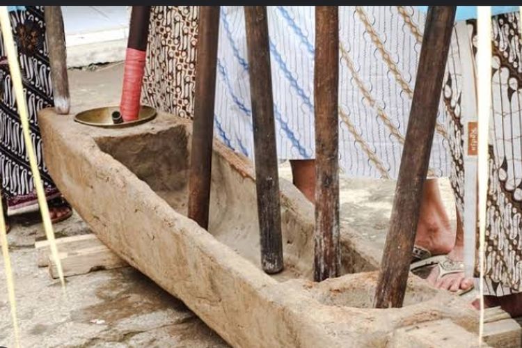 Tutunggulan: Harmoni Lesung dan Alu dalam Tradisi Masyarakat Sunda