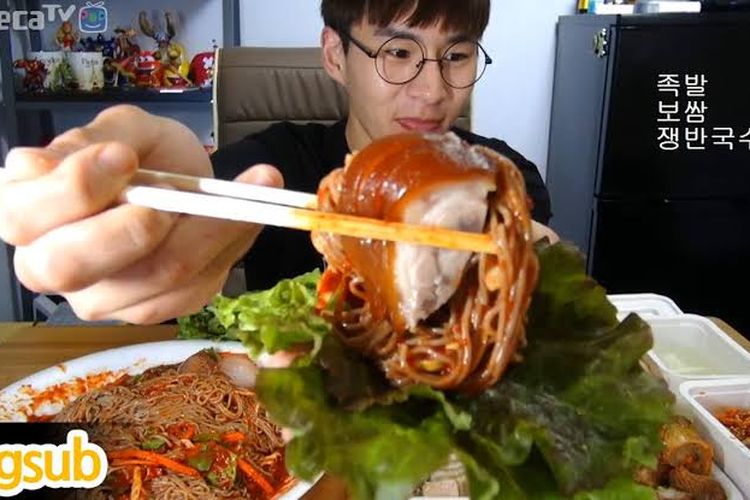 Nonton Mukbang Bikin Ngiler Saat Puasa, Bagaimana Hukumnya dalam Islam?