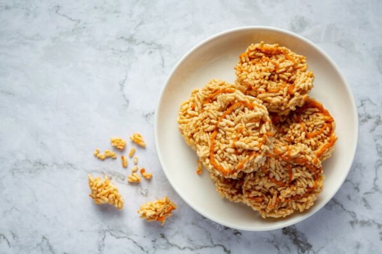 Cara Membuat Rengginang, Cemilan Klasik yang Selalu Ada saat Lebaran