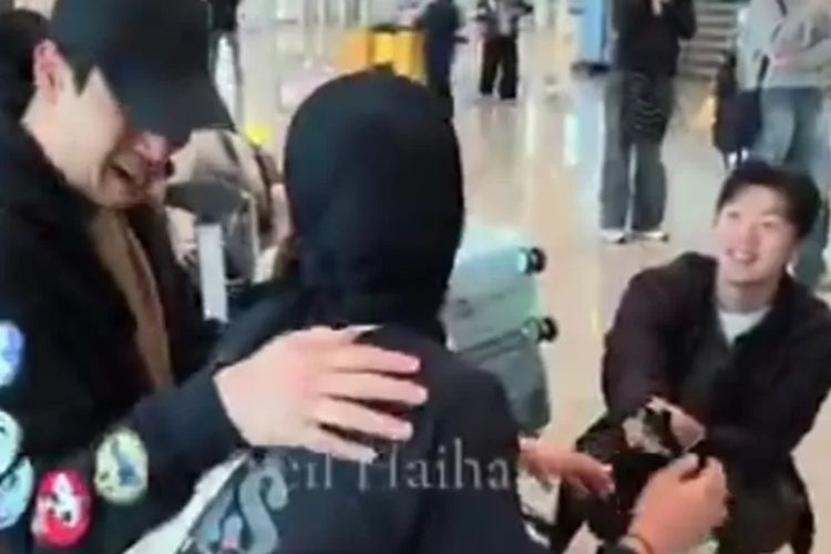 Tak Bisa Dibendung! Tangis Coach Red Sparks Pecah Saat Lepas Kepergian Megawati