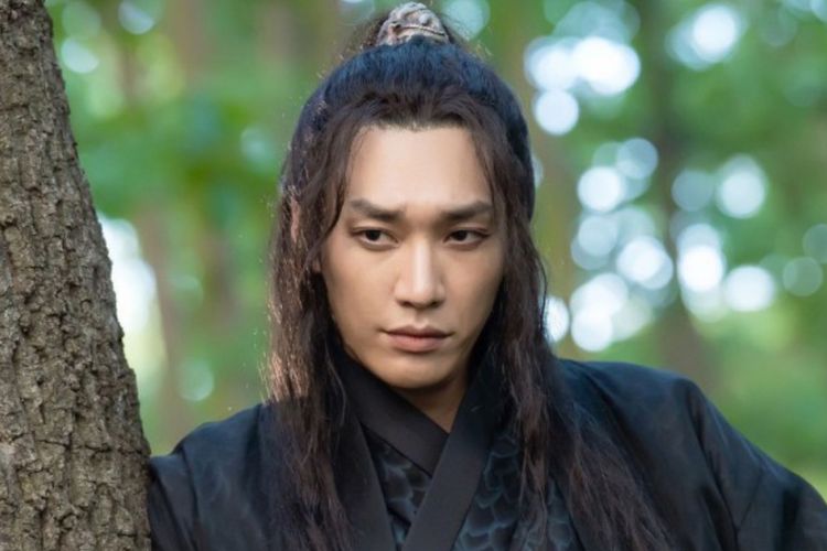 Kim Young Kwang Curi Perhatian dengan Penampilannya di Drakor "The Haunted Palace"