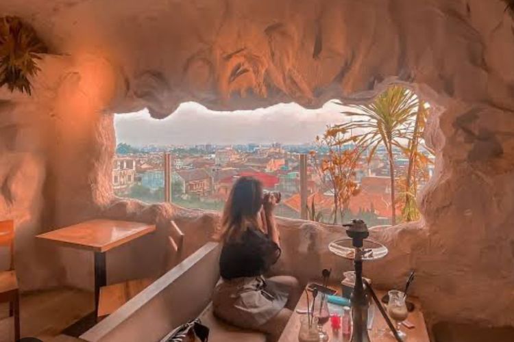 Goldstar 360, Sensasi Bersantap di Dalam Gua dengan Rooftop yang Memukau