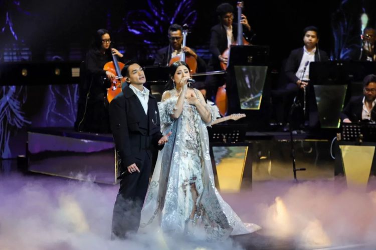 Nyanyikan "Bawalah Cintaku", Shabrina Leanor dan Afgan Hipnotis Panggung Indonesian Idol XIII