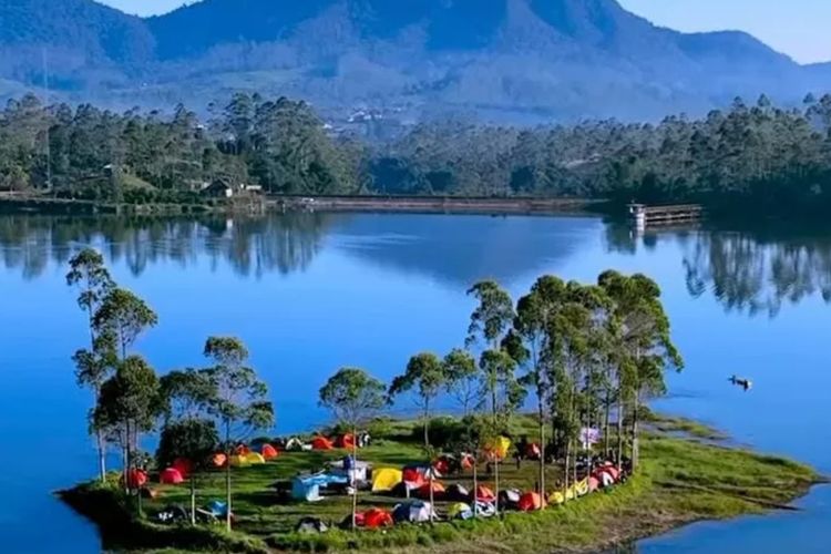 Pulau Camping Nusa Manona: Surga Tersembunyi di Tengah Danau Pangalengan