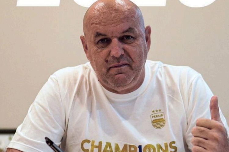 Antar Persib Juara Bojan Hodak Pelatih Terbaik Liga I Indonesia 2025