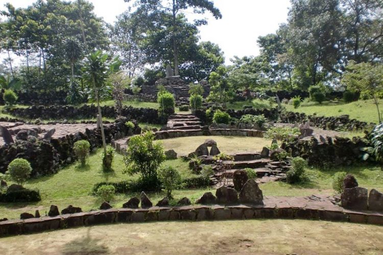 Pesona Taman Purbakala Cipari, Wisata Sejarah di Kuningan