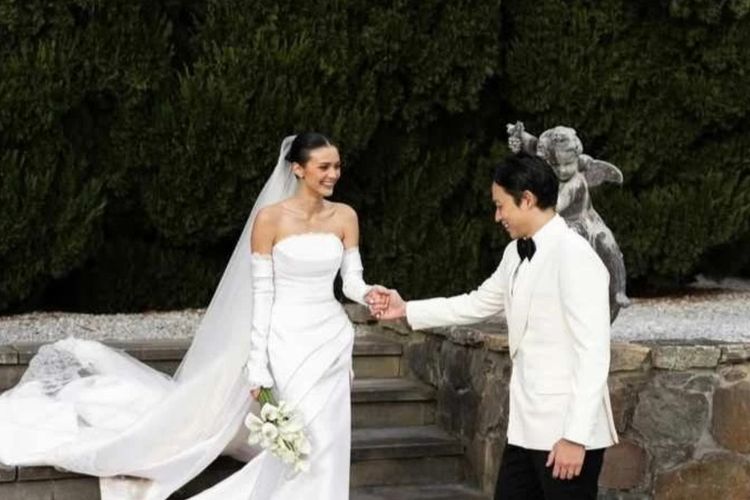 Amanda Rawles Resmi Menikah di Australia, Tampak Menawan dalam Balutan Gaun Putih