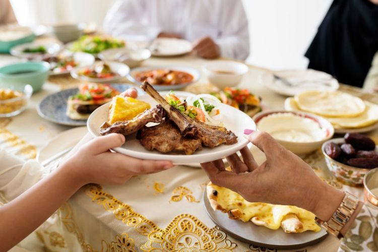 Rayakan Idul Adha dengan Sehat! Ini 5 Tips Makan Daging Kurban Anti Kolesterol