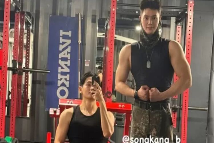 Visual Maut Bersatu! Song Kang dan V BTS Viral dengan Momen Gym & Photo Booth Bareng