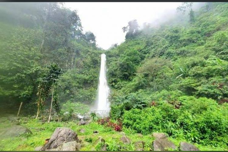 Pesona Tersembunyi Curug Cijalu: Keindahan Alam yang Menyejukkan di Subang