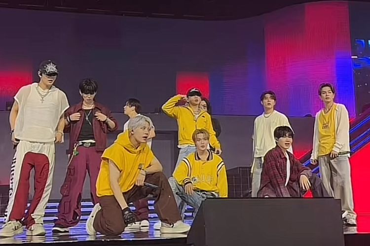 TREASURE Seru-seruan Main Game Anomali di Allo Bank Festival 2025