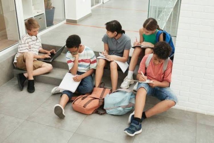 Jelang Masuk Sekolah, Ini 7 Cara Ampuh Mendapatkan Teman Baru!