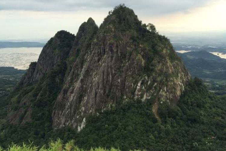 Mengenal Lebih Dekat Gunung Bongkok, Pesona Alam yang Menantang di Purwakarta