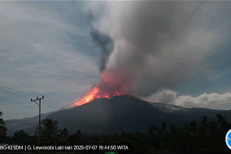 Gunung Lewotobi Laki-laki di NTT Kembali Erupsi Tinggi Kolom Letusan 13000 Meter