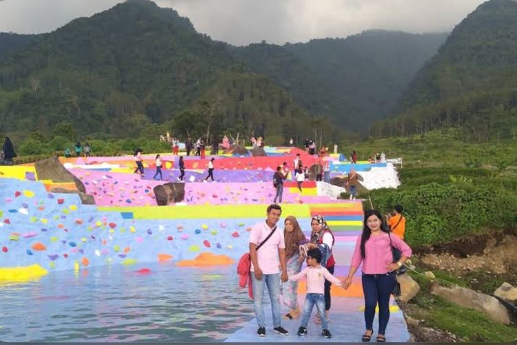 Bumi Pelangi Jalaksana: Surga Tersembunyi Penuh Warna di Lereng Gunung Ciremai