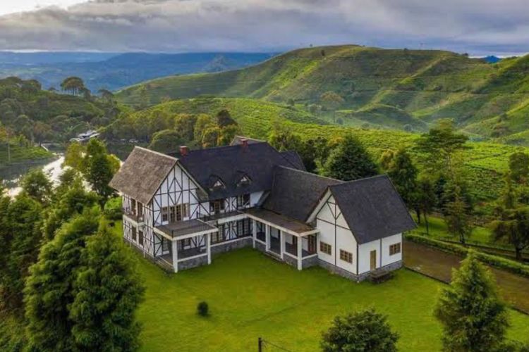 Rumah Putih Cukul: Pesona Villa Bergaya Eropa di Tengah Keindahan Pangalengan