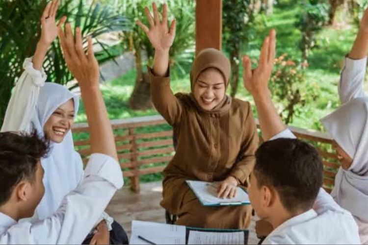 6 Cara Membangun Hubungan Akrab dengan Guru di Sekolah, Dijamin Jadi Murid Favorit