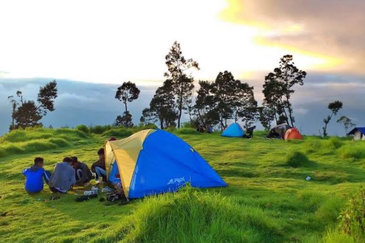 Menjelajahi Gunung Artapela Bandung, Destinasi Pendakian yang Menawan