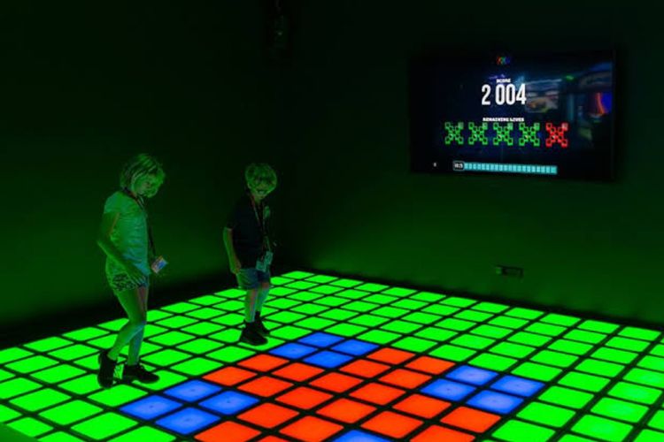 Game On Arcade Bandung: Arena Bermain Futuristik “The Floor Is Lava” di Kota Kembang