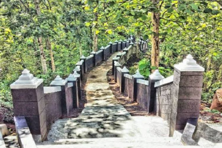 Menelusuri Jejak Sejarah Situs Gunung Susuru Beserta Keindahan Alamnya