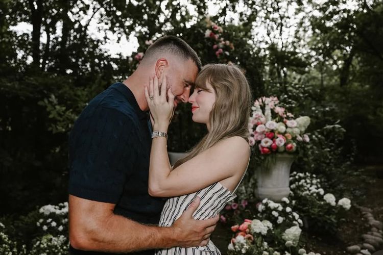 Taylor Swift Tunangan! Cincin Rp15 Miliar Jadi Simbol Cinta Mewah