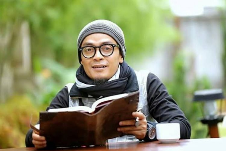 Dulu Dikagumi, Ustaz Evie Effendi Kini Dilaporkan KDRT Oleh Sang Anak