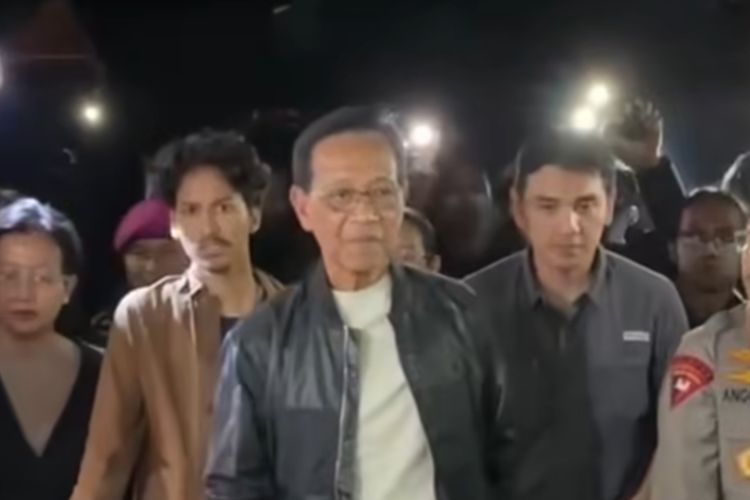 Sri Sultan Turun Langsung ke Polda DIY, Tenangkan Massa Demo yang Memanas