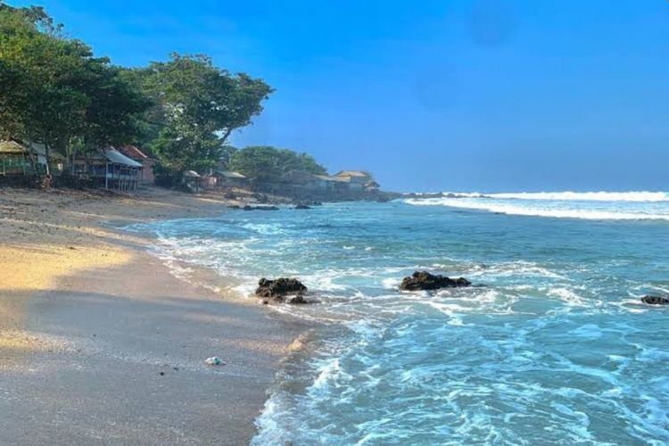 Pantai Rancabuaya, Destinasi Alam Eksotisme di Ujung Selatan Garut