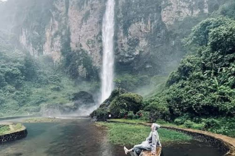 Curug Ngebul, Air Terjun Eksotis dengan Fenomena Semburan Kabut