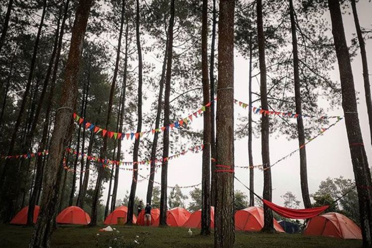 Darmacaang Hill, Spot Camping Favorit di Batu Cakra Ciamis untuk Pecinta Alam