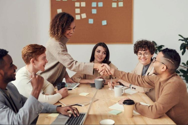 Pancasila Sebagai Landasan Hidup: 5 Tips untuk Mengaplikasikannya di Lingkungan Kerja