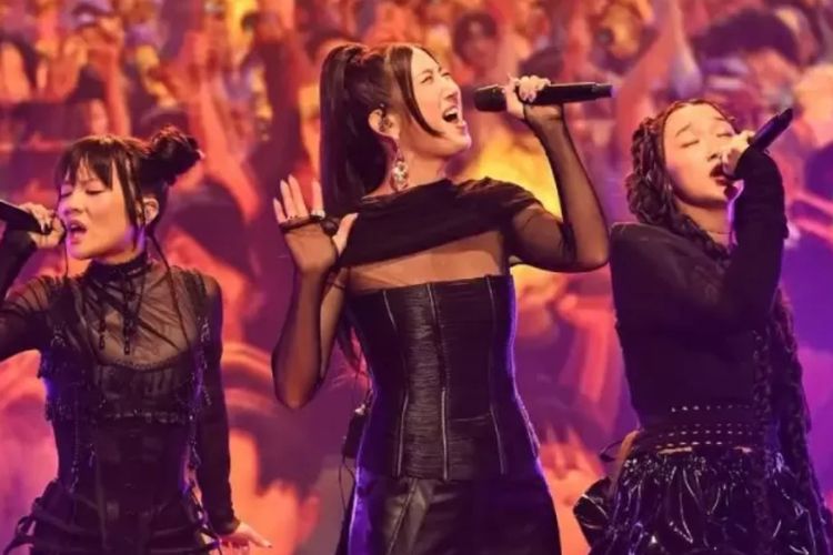Live Perdana! EJAE, Audrey Nuna, dan Rei Ami Tampilkan “Golden” di Televisi